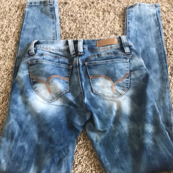 Ymi Wanna Betta Butt Acid Wash Jeggings - Picture 2 of 5